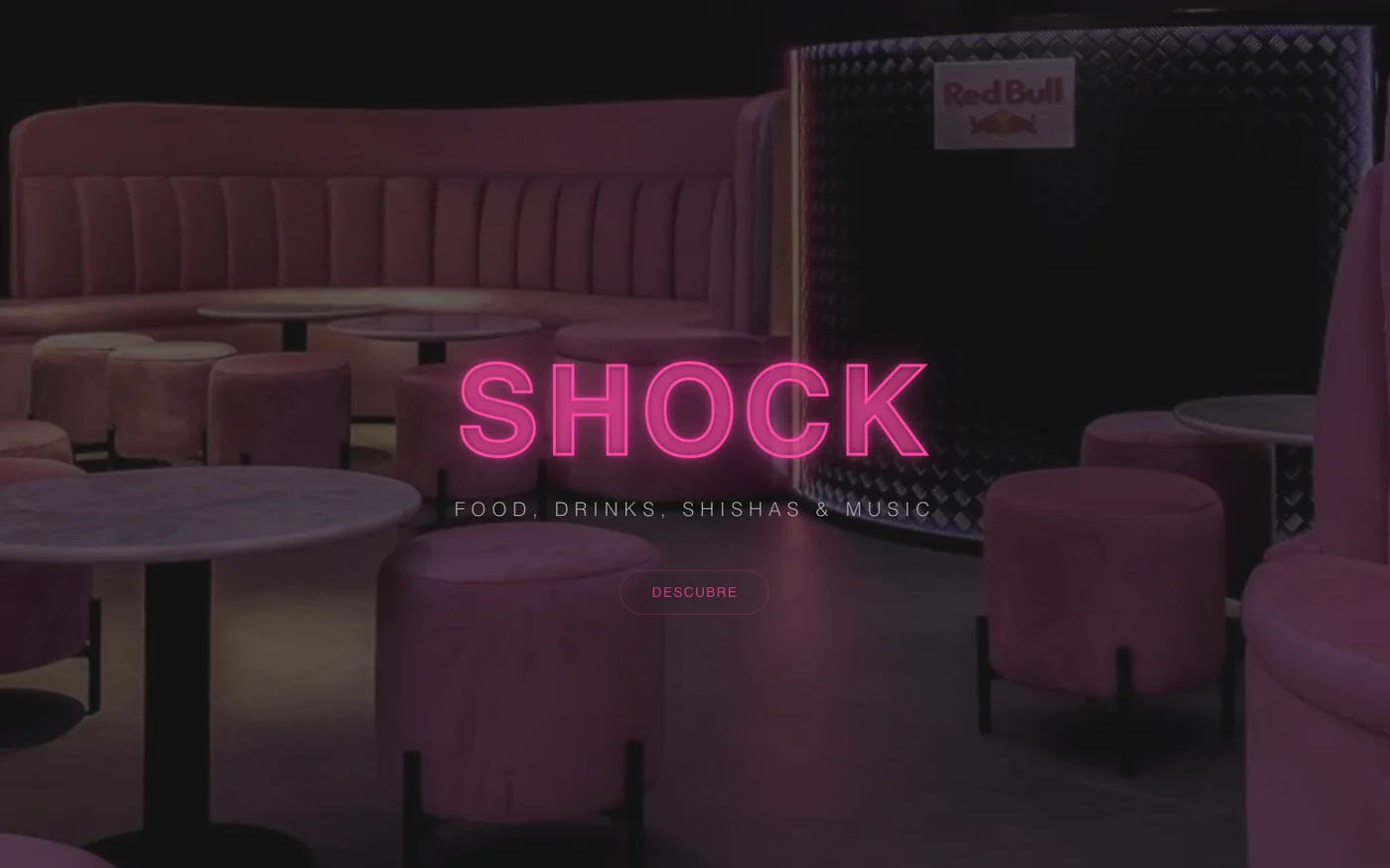 Portada de la web de SHOCK Bilbao, con el interior del local en tonos rosas y el rótulo de neón sobre food, drinks, shishas y música