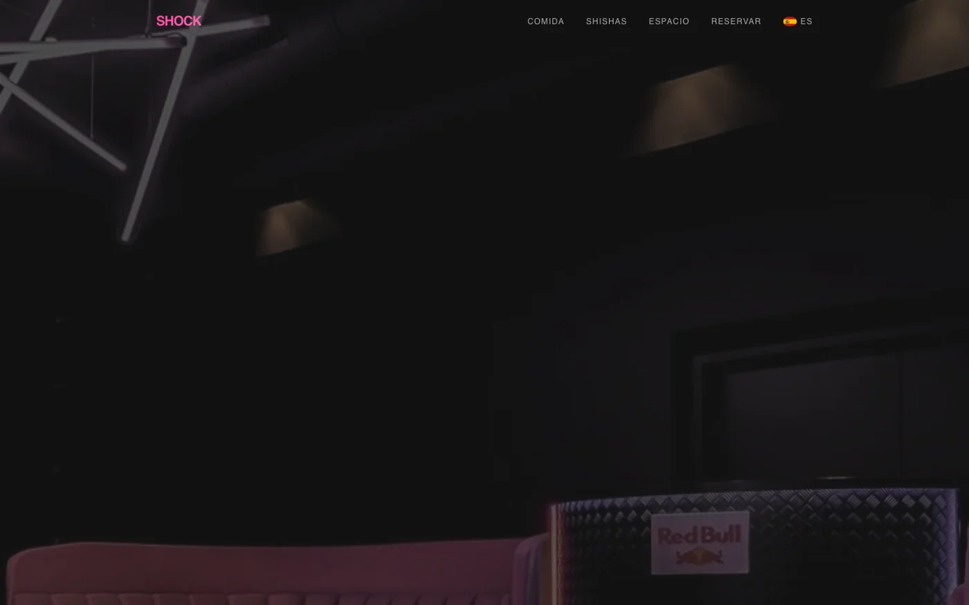 Cabecera de la web de SHOCK Bilbao con los apartados de comida, shishas, espacio y reservar sobre el interior del local